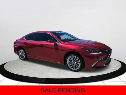 Used 2019 Lexus ES 300h Ultra Luxury w/ Accessory Package 2