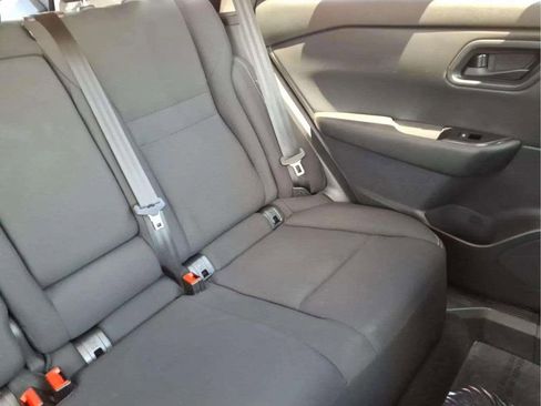 Used 2024 Nissan Rogue S FWD image 17