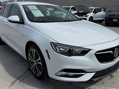 Used 2018 Buick Regal Preferred FWD image 1