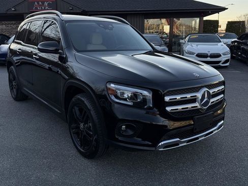 Used 2021 Mercedes-Benz GLB 250 4MATIC w/ Premium Package image 14