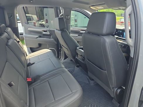 Used 2024 Chevrolet Silverado 1500 LT Trail Boss w/ LT Trail Boss Premium Package AWD/4WD image 12