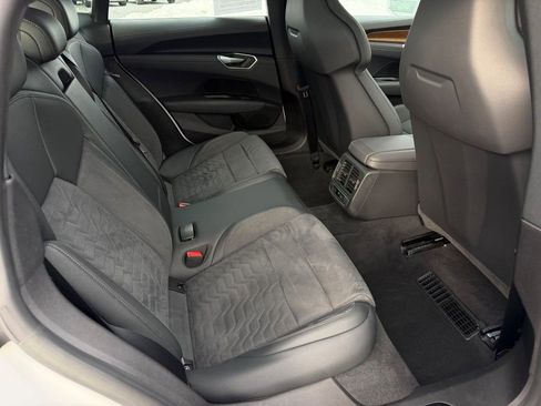 Certified 2022 Audi e-tron GT Premium Plus image 18