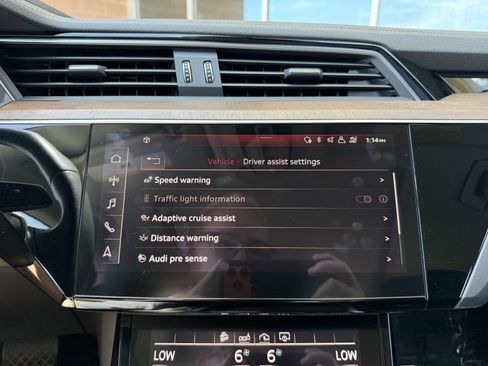 Used 2020 Audi e-tron Premium Plus AWD/4WD image 26