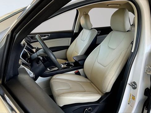 Used 2018 Ford Edge Titanium w/ Technology Package image 18