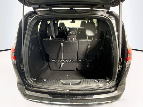 Used 2025 Chrysler Pacifica Select FWD image 13