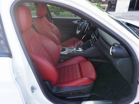 Used 2022 Alfa Romeo Giulia Veloce image 22