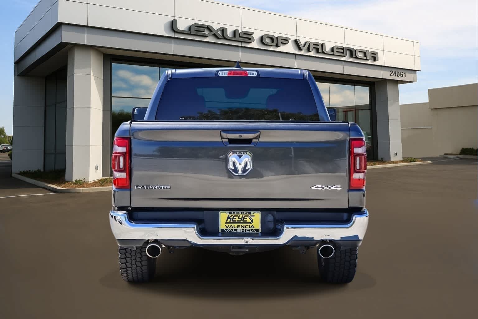 Used 2024 RAM 1500 Laramie AWD/4WD image 3