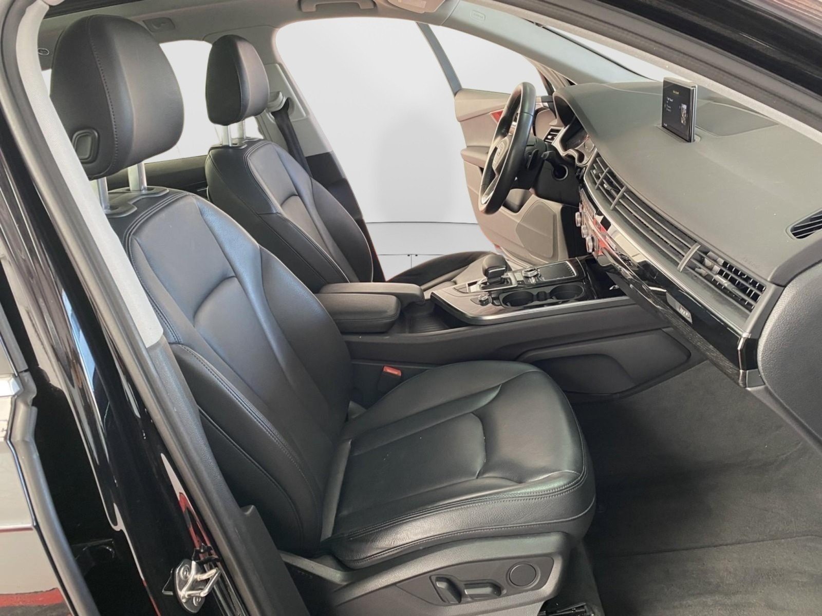 Used 2019 Audi Q7 3.0T Premium w/ Convenience Package AWD/4WD image 9