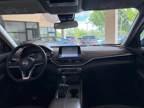 Used 2025 Nissan Altima 2.5 SV FWD image 28