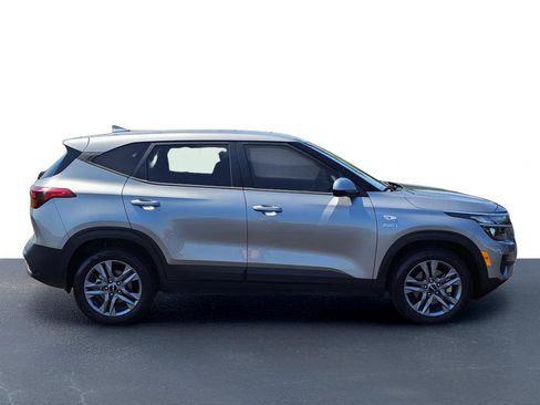 Used 2023 Kia Seltos LX AWD/4WD image 7