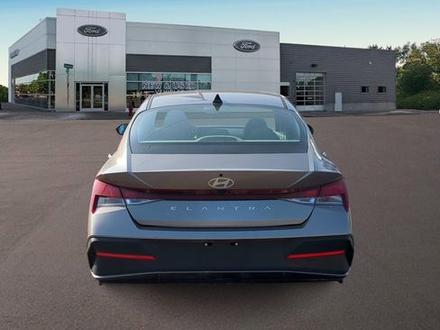 Used 2024 Hyundai Elantra SEL image 9
