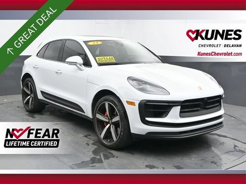 Used 2023 Porsche Macan S AWD/4WD image 1