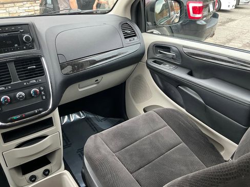 Used 2013 Dodge Grand Caravan SXT FWD image 19