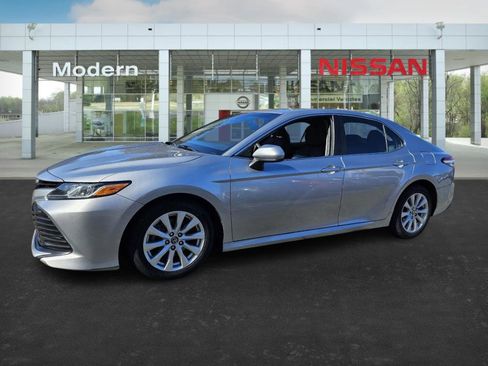 Used 2018 Toyota Camry LE image 1