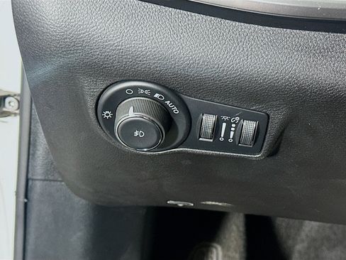 Used 2025 Jeep Compass Limited image 17