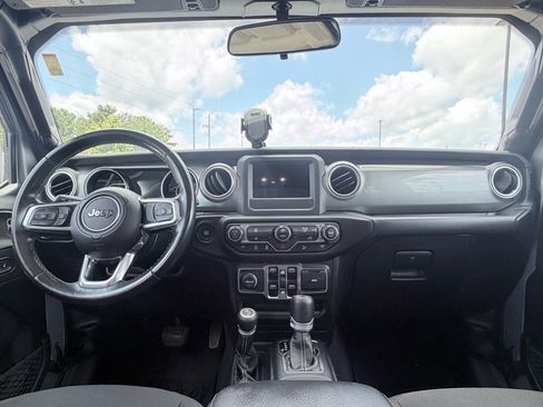 Used 2020 Jeep Wrangler Unlimited Sahara AWD/4WD image 12