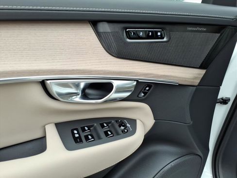 New 2026 Volvo XC90 B6 Ultra w/ Protection Package Premier AWD/4WD image 12