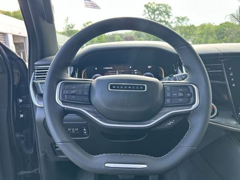 Used 2023 Jeep Wagoneer Series III w/ Convenience Group I AWD/4WD image 18
