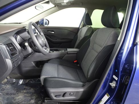 Used 2023 Nissan Rogue SV image 10