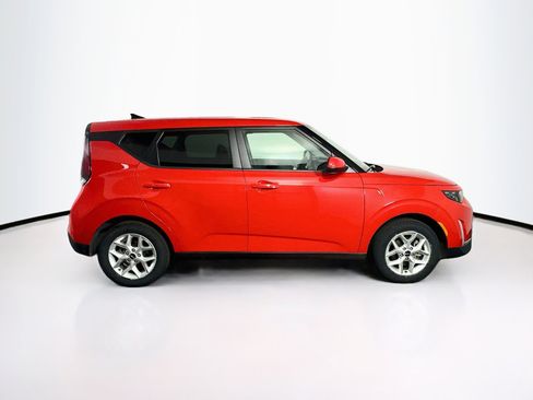 Used 2025 Kia Soul LX w/ LX Technology Package FWD image 10