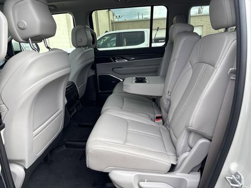 Used 2022 Jeep Wagoneer Series II w/ Premium Group I image 9