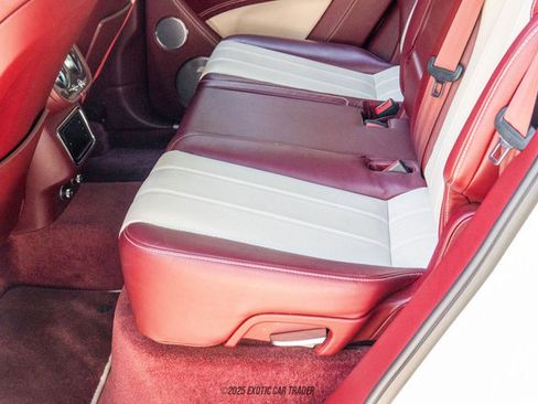 Used 2019 Bentley Bentayga image 28