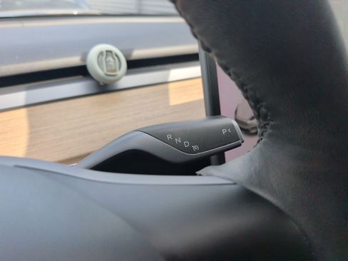 Used 2021 Tesla Model Y Long Range AWD/4WD image 25