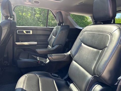 Used 2022 Ford Explorer XLT w/ Equipment Group 202A AWD/4WD image 21