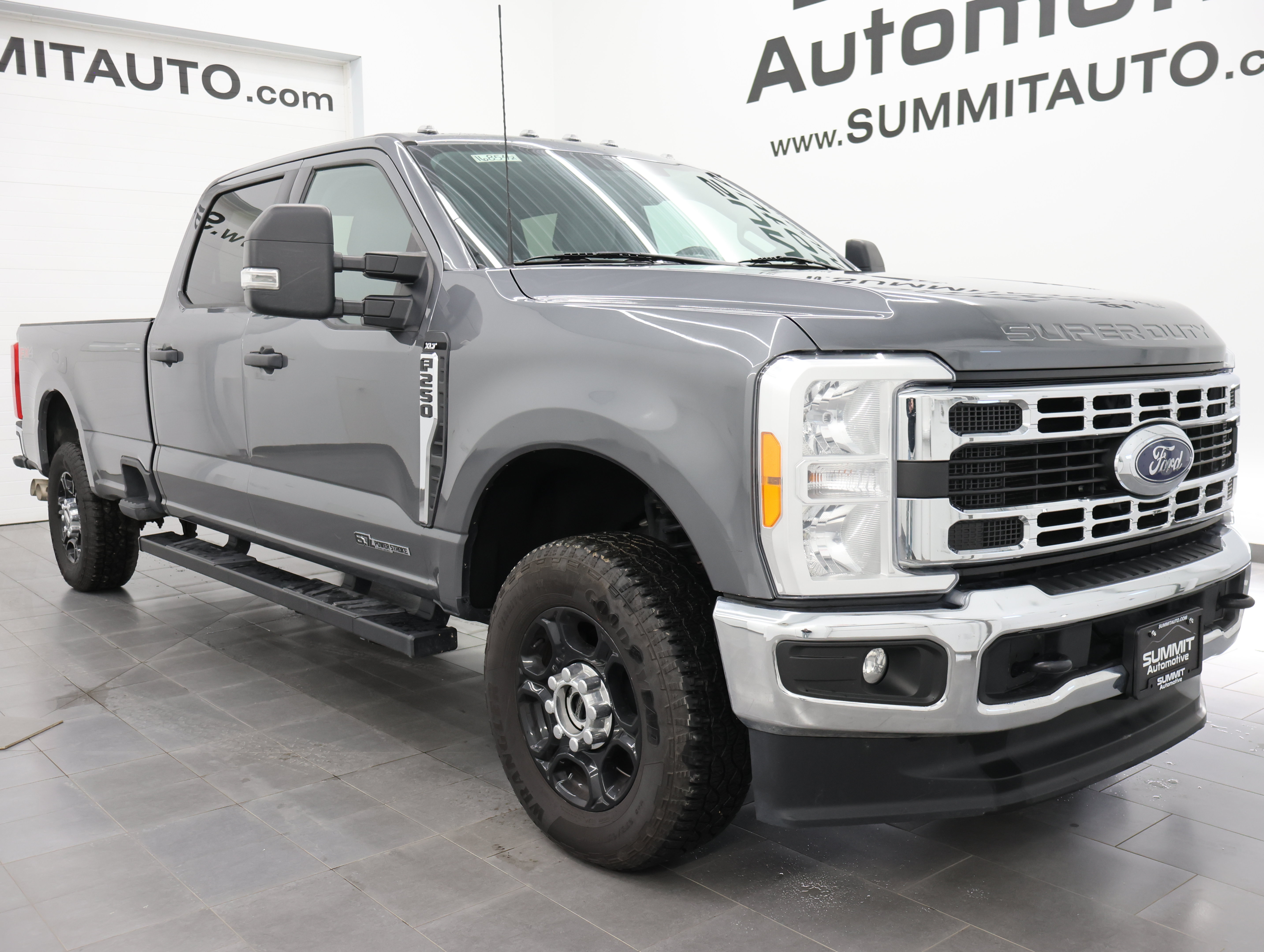 Used 2023 Ford F250 XLT AWD/4WD image 2