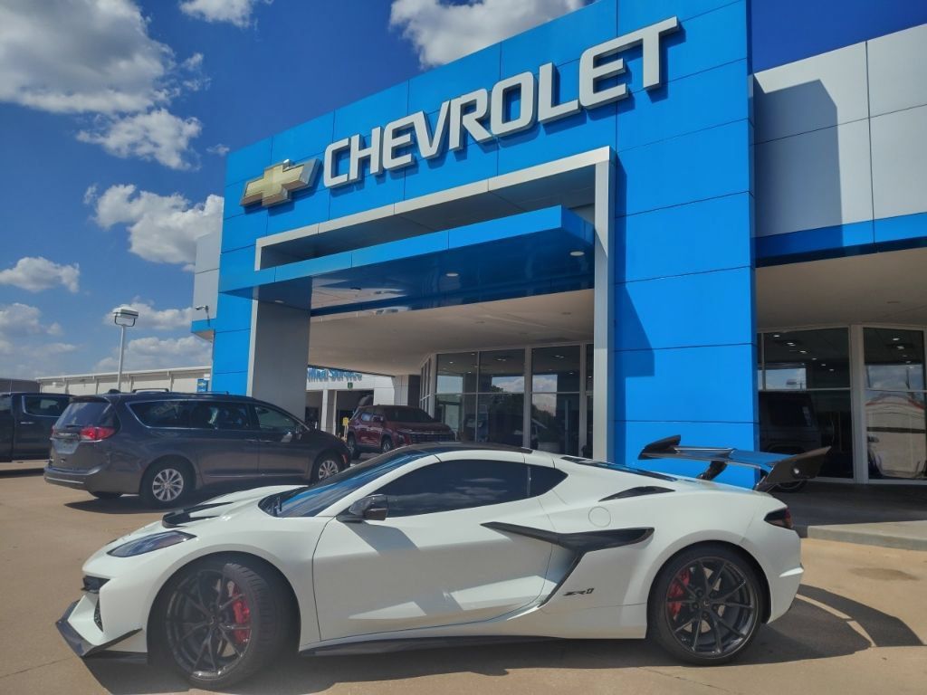 Used 2026 Chevrolet Corvette ZR1 w/ ZR1 Carbon Fiber Aero Package RWD image 2