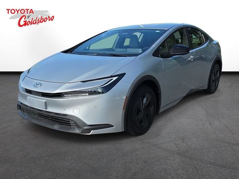 Used 2026 Toyota Prius LE FWD image 1