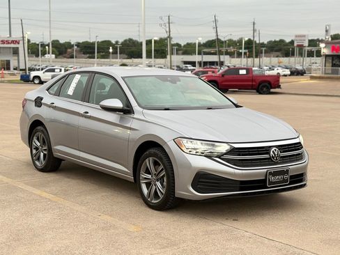 Used 2024 Volkswagen Jetta SE FWD image 6