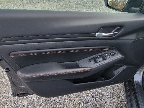 Used 2022 Nissan Altima 2.5 SR w/ Midnight Edition Package image 7