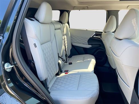 New 2025 Mitsubishi Outlander SEL image 30