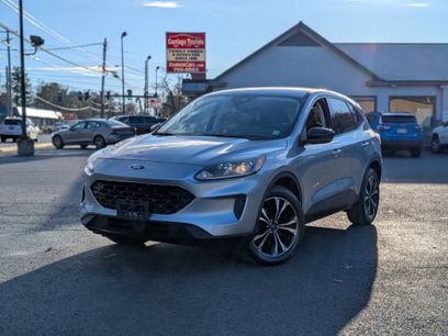 Used 2022 Ford Escape SE w/ SE Sport Appearance Package