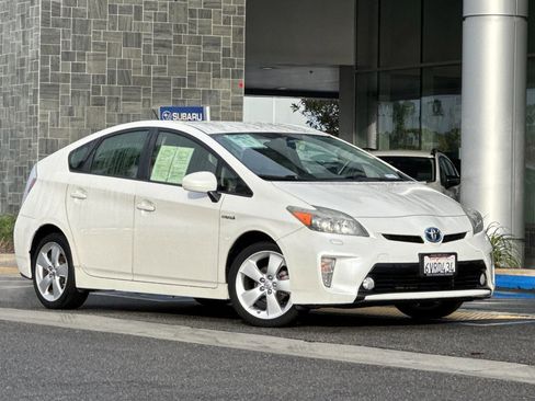 Used 2012 Toyota Prius Five image 2