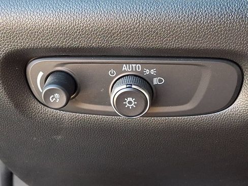 Used 2023 Chevrolet Traverse LT AWD/4WD image 25