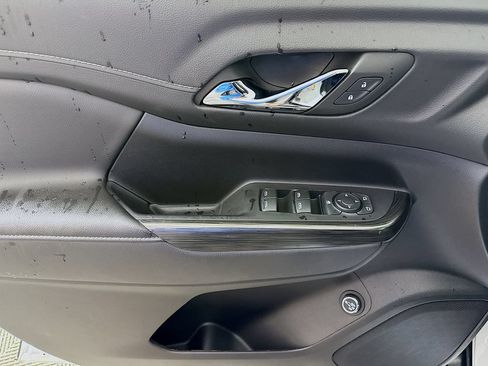 Used 2023 GMC Acadia SLT w/ Elevation Edition FWD image 18