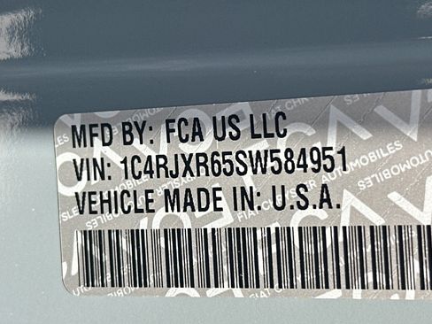 Used 2025 Jeep Wrangler Unlimited Rubicon 4xe w/ Safety Group AWD/4WD image 32