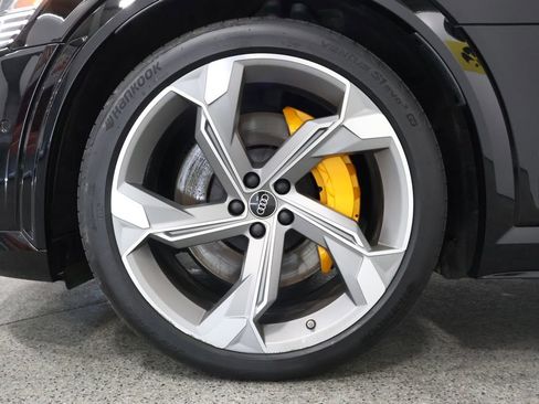 Used 2023 Audi e-tron S Premium Plus w/ Black Optic Package AWD/4WD image 5