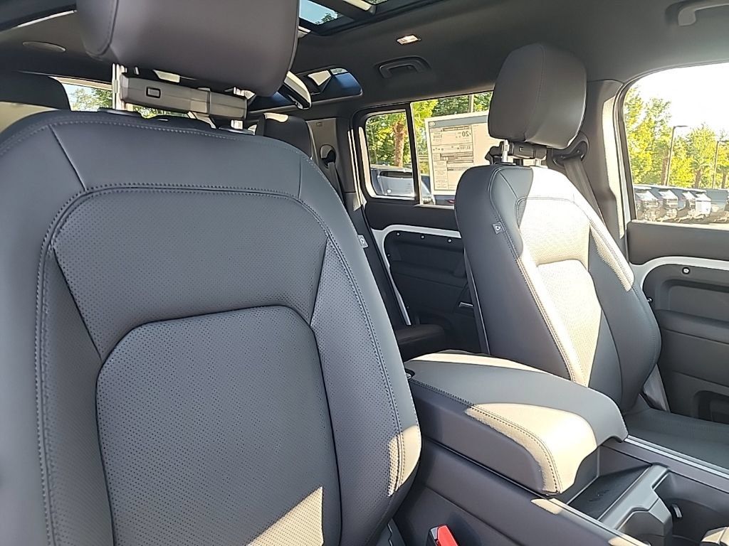 New 2026 Land Rover Defender 110 X-Dynamic SE AWD/4WD image 21