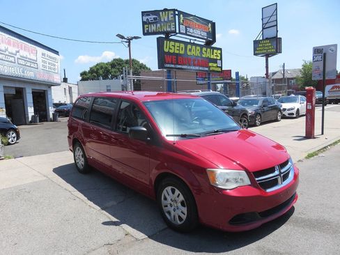 Used 2014 Dodge Grand Caravan SE w/ Quick Order Package 29E SE FWD image 3