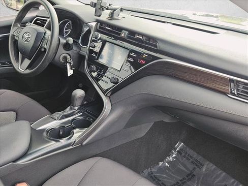 Used 2018 Toyota Camry LE image 20