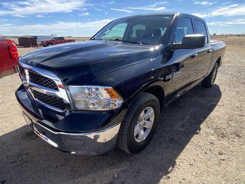 Used 2019 RAM 1500 Classic SLT image 1