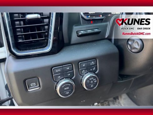 Used 2024 GMC Sierra 1500 Denali Ultimate image 10