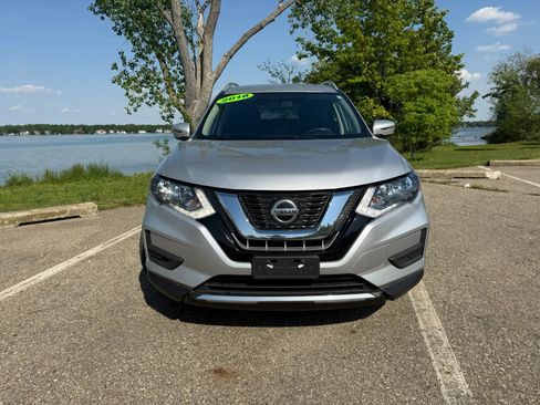 Used 2018 Nissan Rogue SV FWD image 2