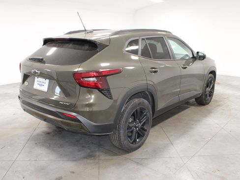 Used 2024 Chevrolet Trax ACTIV w/ Sunroof Package image 9