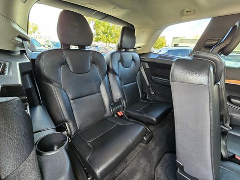 Used 2025 Volvo XC90 B6 Ultra image 28