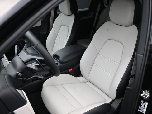 New 2026 Porsche Cayenne AWD/4WD image 5