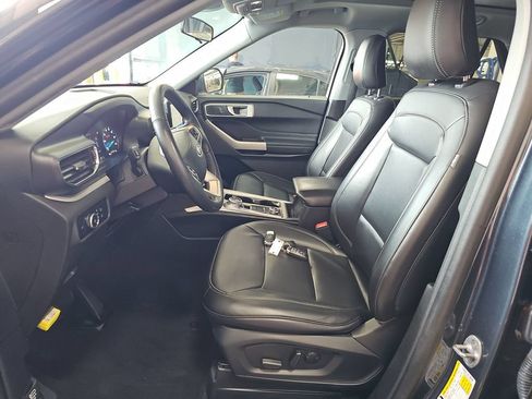 Used 2024 Ford Explorer XLT w/ Equipment Group 202A AWD/4WD image 6